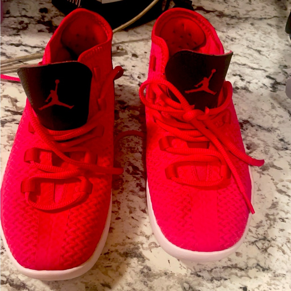 WOMANS JORDAN REVEAL SNEAKERS. LIKE NEW. NEVER WORN